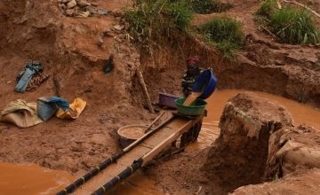 Navigating the dynamics between large-scale and artisanal mining